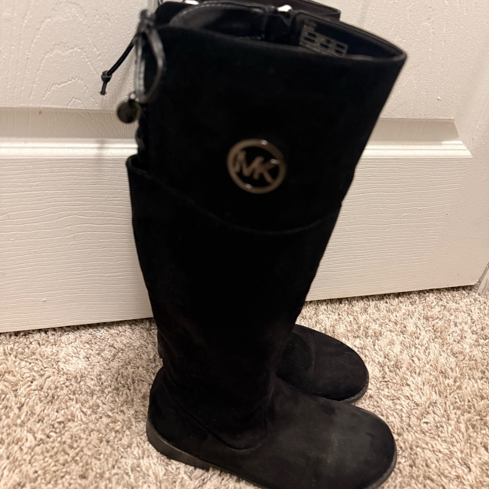 Michael‎ Kors Black Interior with Labels